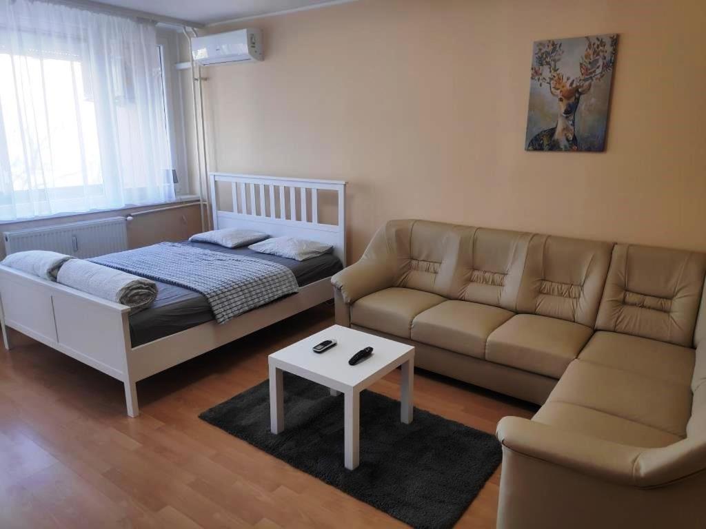 Koelcsey Apartman Apartment Szekszard Ngoại thất bức ảnh